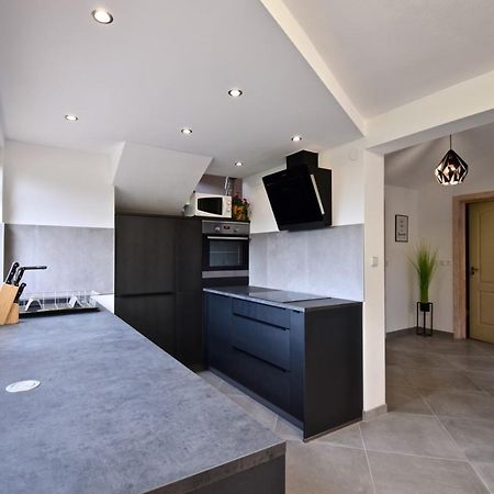 Relaxing Holiday House With Terrace Sea View Medulin Eksteriør billede