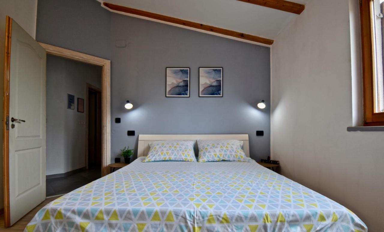 Relaxing Holiday House With Terrace Sea View Medulin Eksteriør billede